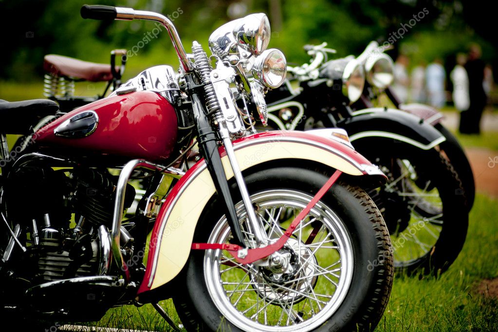 Moto d’epoca lucidata dopo il restauro completo